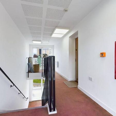 Chic City Centre Apartment With Allocated Parking Swansea Zewnętrze zdjęcie