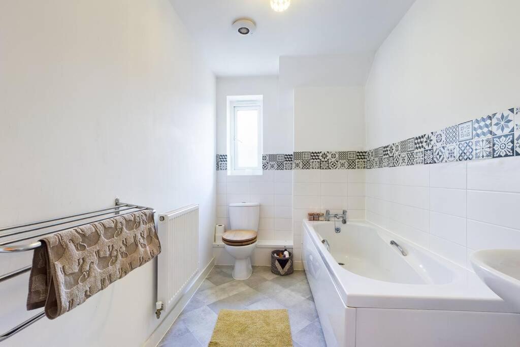 Chic City Centre Apartment With Allocated Parking Swansea Zewnętrze zdjęcie