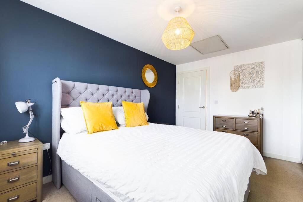 Chic City Centre Apartment With Allocated Parking Swansea Zewnętrze zdjęcie