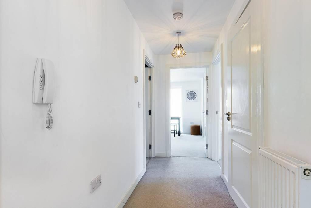 Chic City Centre Apartment With Allocated Parking Swansea Zewnętrze zdjęcie