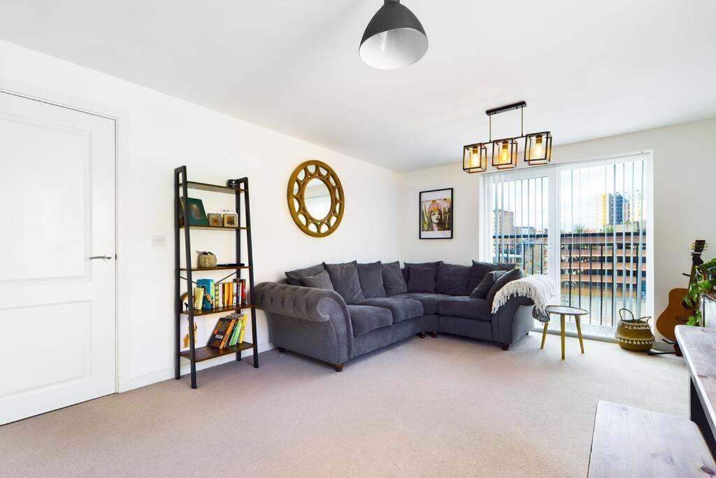 Chic City Centre Apartment With Allocated Parking Swansea Zewnętrze zdjęcie