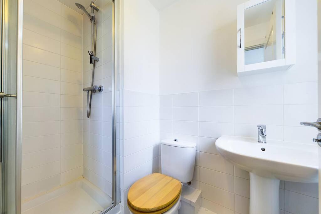 Chic City Centre Apartment With Allocated Parking Swansea Zewnętrze zdjęcie