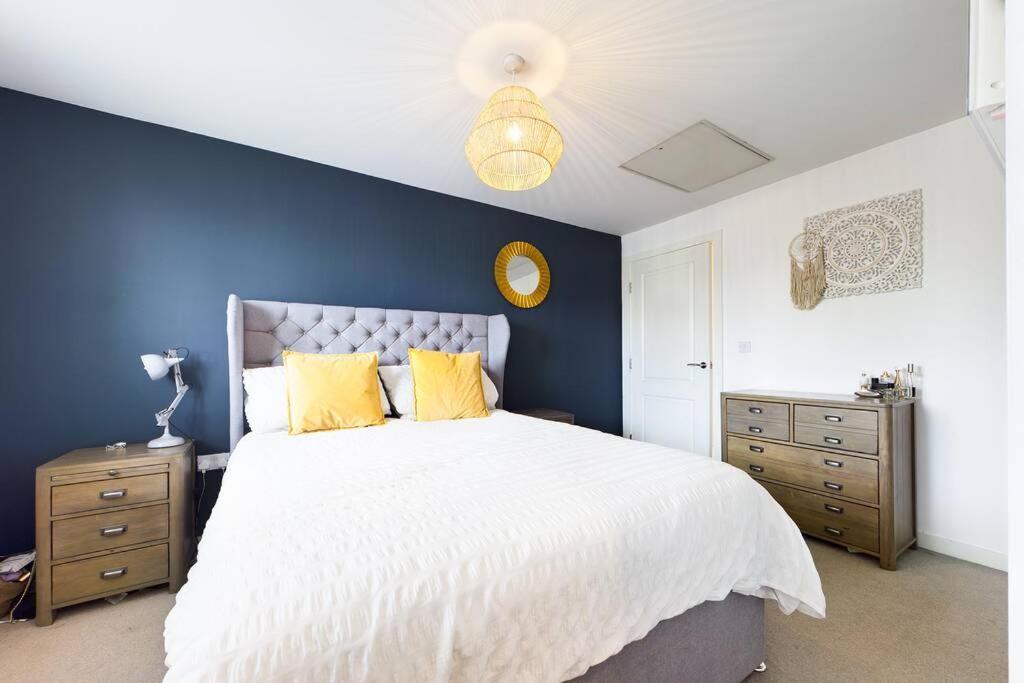 Chic City Centre Apartment With Allocated Parking Swansea Zewnętrze zdjęcie